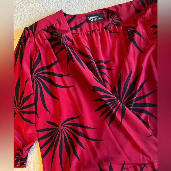 Vintage Dawn Joy red/black dress, cinched/tie waist, open fold-over front, Sz L - Picture 4 of 11